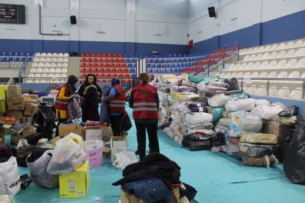 Sinop'ta depremzedeler için battaniye, gıda ve su çağrısı