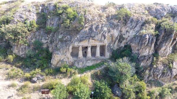 Sinop'un saklı tarihi mekanı: Boyabat kaya mezarları