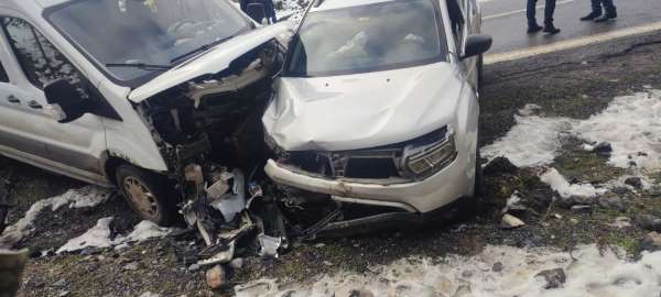 Şırnak'ta iki aracın karıştığı kazada 8 kişi yaralandı