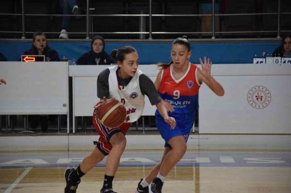 Afyonkarahisar'da U-14 Basketbol Kızlar Bölge Şampiyonası heyecanı