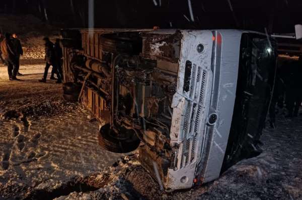 Kütahya'da işçi servisi kaza yaptı: 3 yaralı