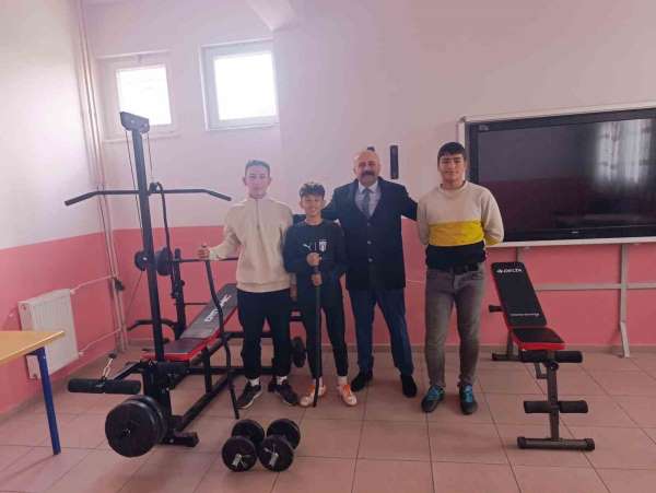 Manisa'da okullar arası spor malzemesi dayanışması