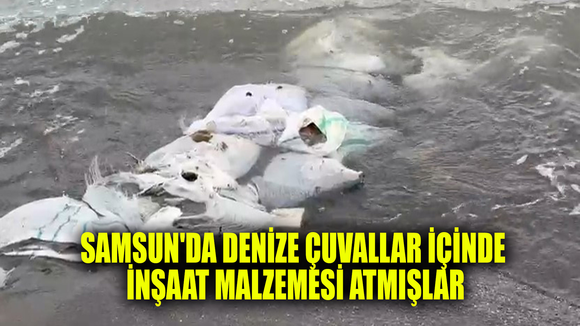 Samsun'da denizde çuvallar içinde inşaat malzemesi bulundu
