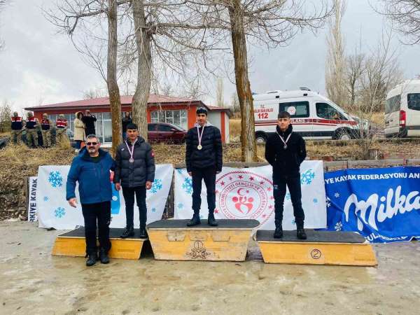Bitlisli kayakçılar Erzurum'daki yarışlardan başarı ile döndüler