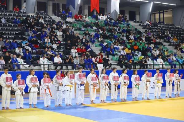 Denizli'de 435 judocu şampiyonluk için mücadele etti