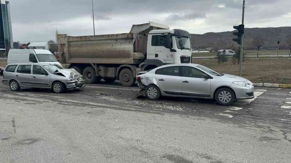 Sivas'ta kaza: 3 yaralı