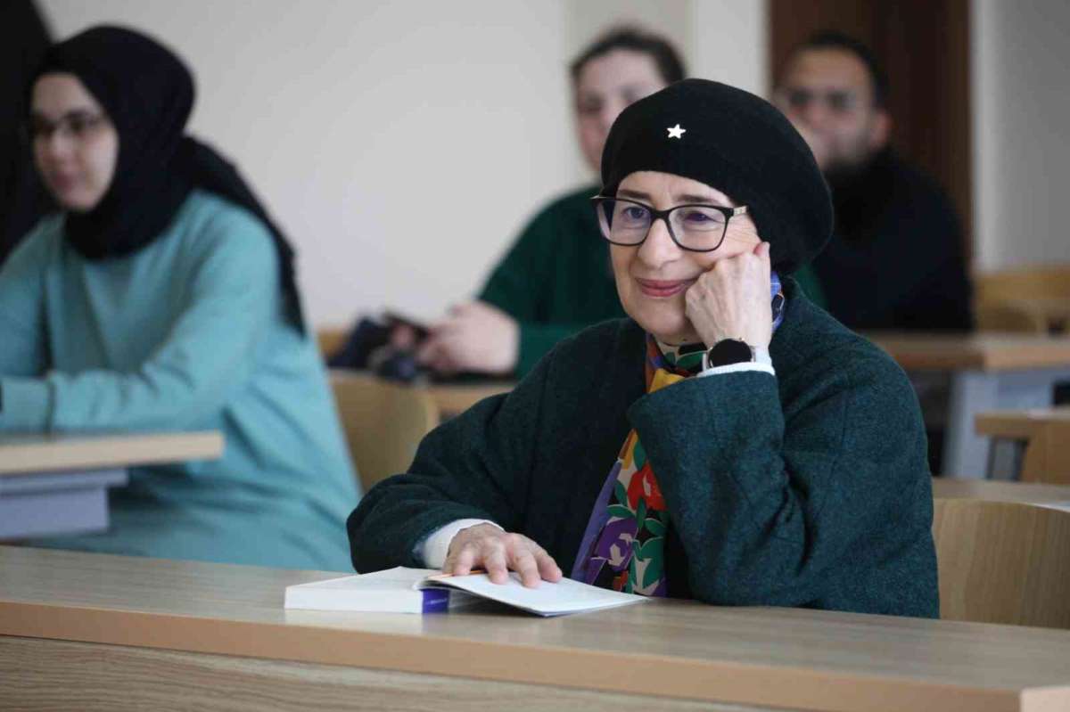 Çocuklarını büyüttükten sonra 3 üniversite bitirdi, şimdi de yüksek lisans yapıyor