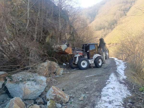 Ordu'da eriyen karların neden olduğu heyelanlara müdahale