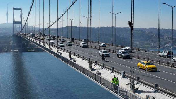 İki kıtanın ortasında nefes kesen çalışma: 15 Temmuz Şehitler Köprüsü'ndeki bakım çalışması havadan görüntülen - İstanbul haber