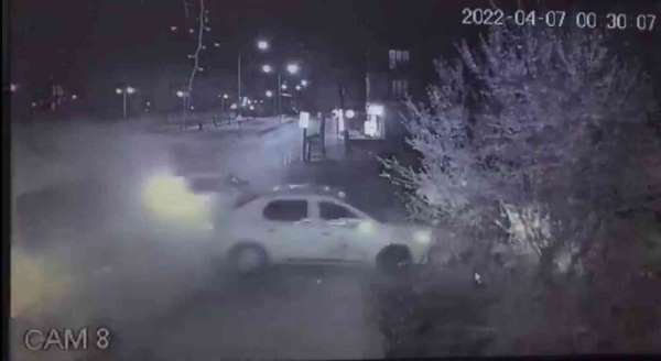 Sultanbeyli'de minibüsün park halindeki araçlara çarptığı kaza kamerada - İstanbul haber