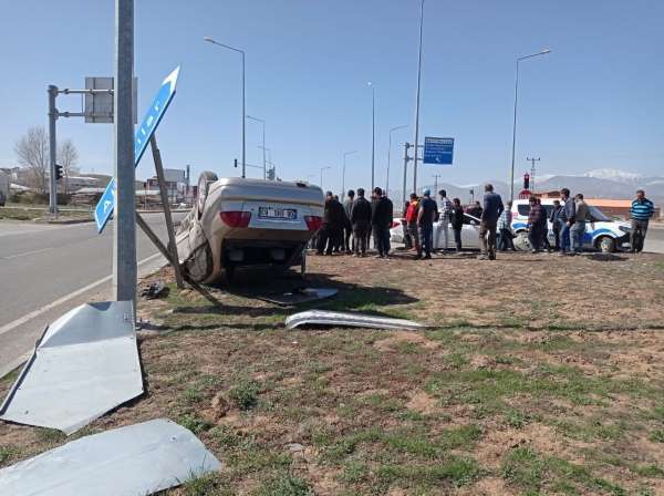Suşehri'nde trafik kazası: 4 yaralı - Sivas haber