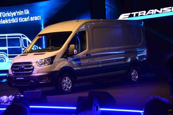 Türkiye'nin ilk elektrikli ticari aracı hattan indirildi