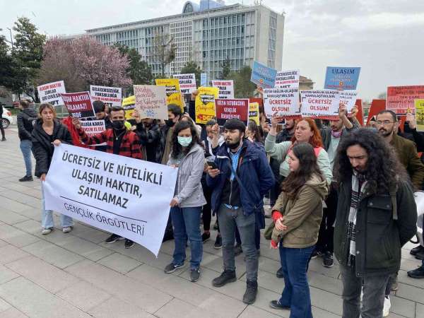 Üniversite öğrencileri, İBB önünde ulaşım zammını protesto etti - İstanbul haber