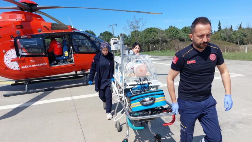 Ambulans helikopter yeni doğan bebek için zamanla yarıştı