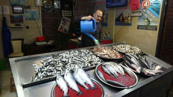 Balık tezgahları artık onlara emanet