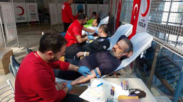 Emniyetten Kızılay'a kan
