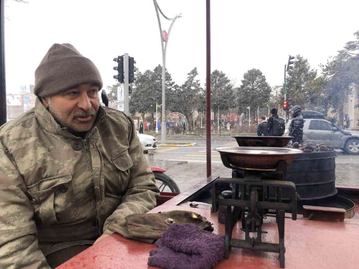 Erzincan'ın renkli simalarından kestaneci Öztürk, kazada öldü