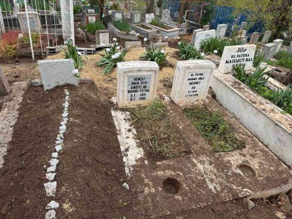 Karabük'teki kazada hayatını kaybeden anne Uluışık'ta Diyarbakır'da çocuklarının yanına defnedildi