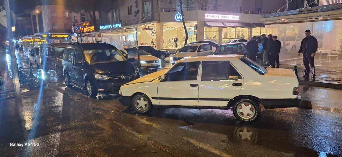Kazaya karıştı, aracını bırakıp kaçtı