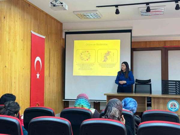 Hitit Üniversitesi Bilim Kafe'de otizm ve beslenme konuşuldu