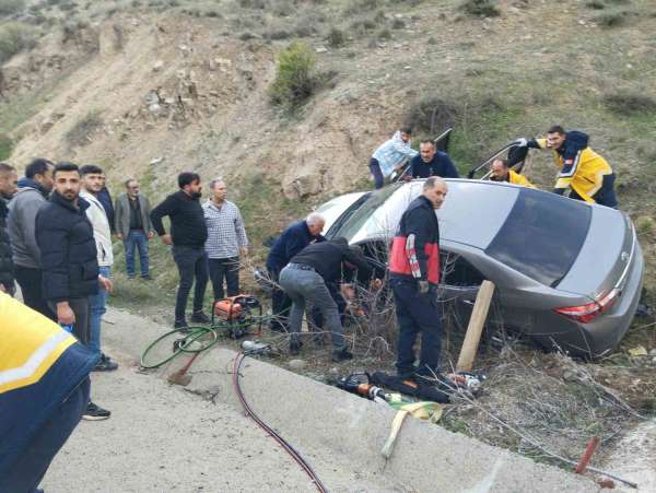 Sivas'ın Suşehri ilçesinde trafik kazası, 3 yaralı
