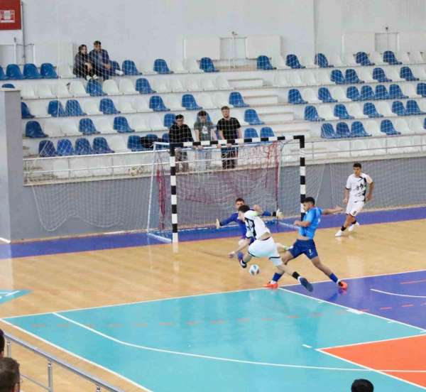 Üniversite takımları Tokat'ta salon futbolunda ter döktü