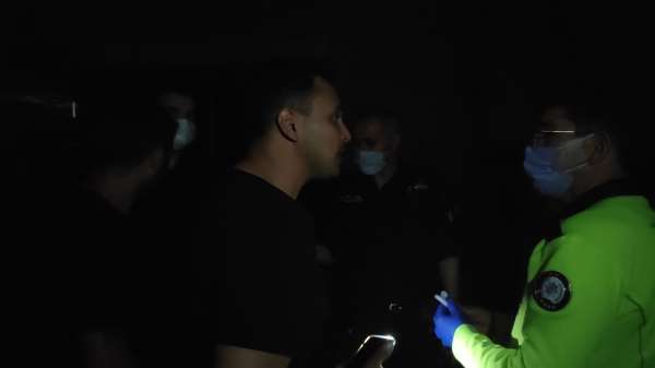 Polisten yabancı boksöre tokat gibi cevap; 'Senin karşında Türkiye Cumhuriyetinin polisi var'