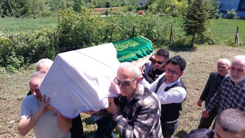 19 suç kaydı bulunan kocası tarafından öldürülen Saadet öğretmene gözyaşı