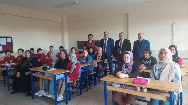 Konya'da şehit annesi oğlunun adının verildiği okulda öğrencilerle buluştu