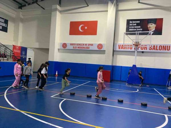 Varto'da açılan atletizm kursunda geleceğin sporcuları yetişiyor