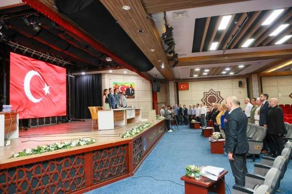 Yunusemre Belediye Meclisi'nden Özgür Özel'e yapılan saldırıya kınama