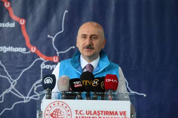 Ulaştırma Bakanı Karaismailoğlu: 'Devam eden metro hattı üzerine hafriyat dökülen günleri gördü İstanbul'