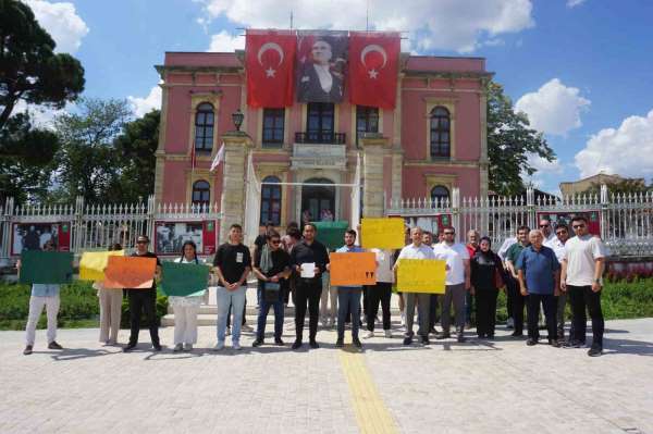 Edirne'de üniversite öğrencileri ulaşım zamlarını protesto etti