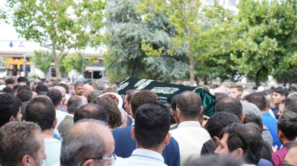 Fatih'teki silahlı saldırıda hayatını kaybeden öğretmen Abdülbaki Durmaz son yolculuğuna uğurlandı