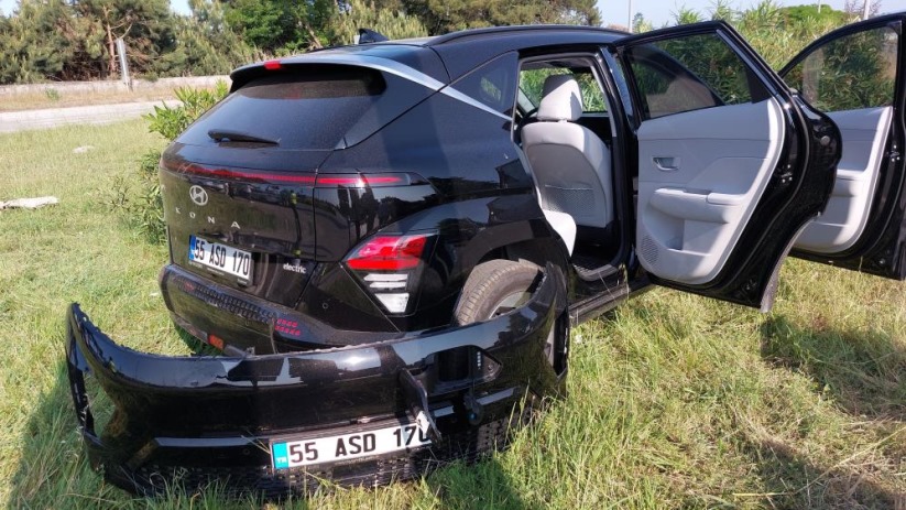Samsun'da kavşakta 2 otomobil çarpıştı: 2 yaralı