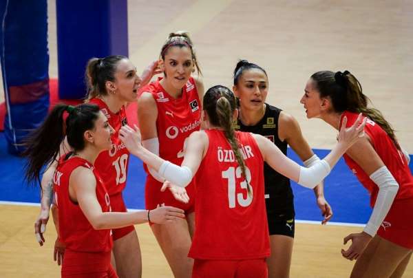 A Milli Kadın Voleybol Takımı, Polonya'yı 3-2 mağlup etti