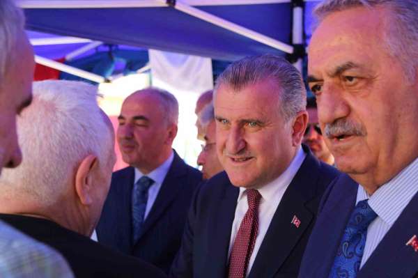 Gençlik ve Spor Bakanı Osman Aşkın Bak Rize'de bayramlaşma törenine katıldı