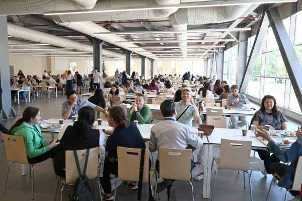 Anadolu Üniversitesi mezunları yıllar sonra aynı kampüste buluştu