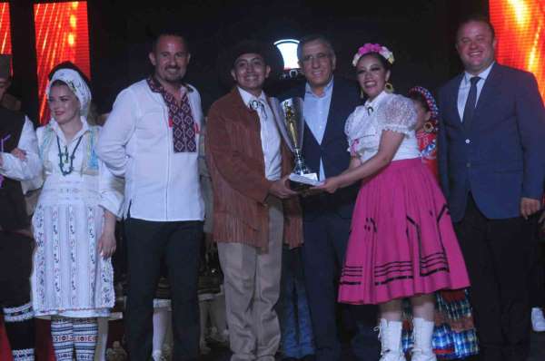 Altın Karanfil Halk Dansları Yarışması'nı Meksika kazandı