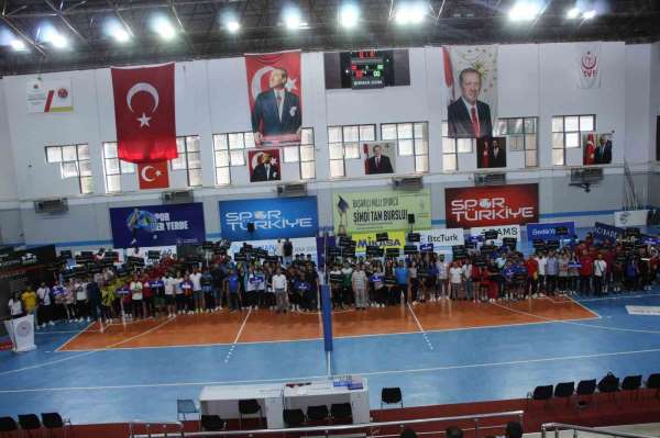 Şırnak'ta ANALİG voleybol çeyrek finali heyecanı başladı