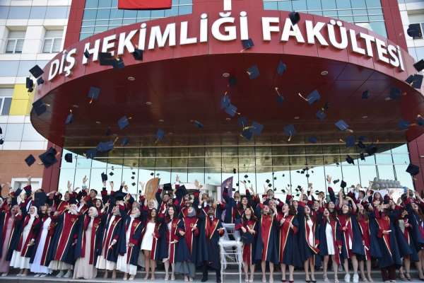 OMÜ Diş Hekimliği Fakültesi'nde mezuniyet sevinci