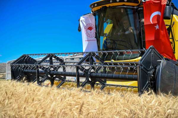 Tunceli Valisi Aygöl, hasat etkinliğine katıldı