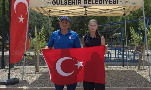 14 yaşındaki Sıla'dan Türkiye rekoru