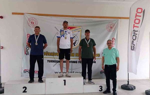 Büyükşehir sporcularından çifte başarı
