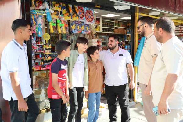Elazığ'da suyun parasını boş kovaya bırakıp kameraya el sallayan çocuklar o anları anlattı