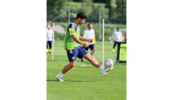 Fenerbahçe, günü çift antrenmanla tamamladı