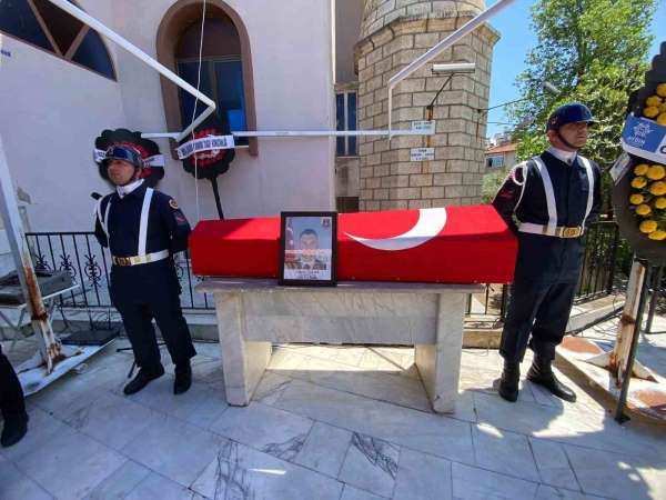 Kazada hayatını kaybeden uzman çavuş, al bayraklı tabutla son yolculuğuna uğurlandı