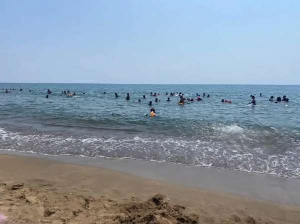 Koruma altındaki çocuklar deniz kampında moral depoladı