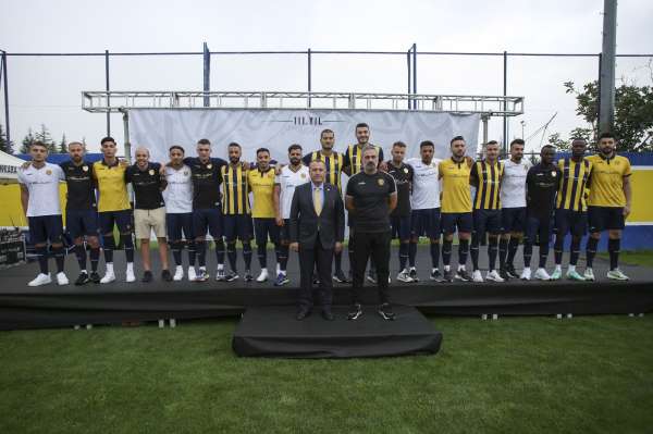 MKE Ankaragücü yeni transferlerine imza töreni düzenledi