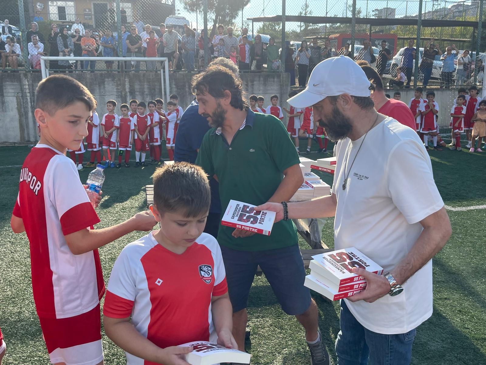 Samsunspor Efsanelerinden Genç Sporculara Kitap